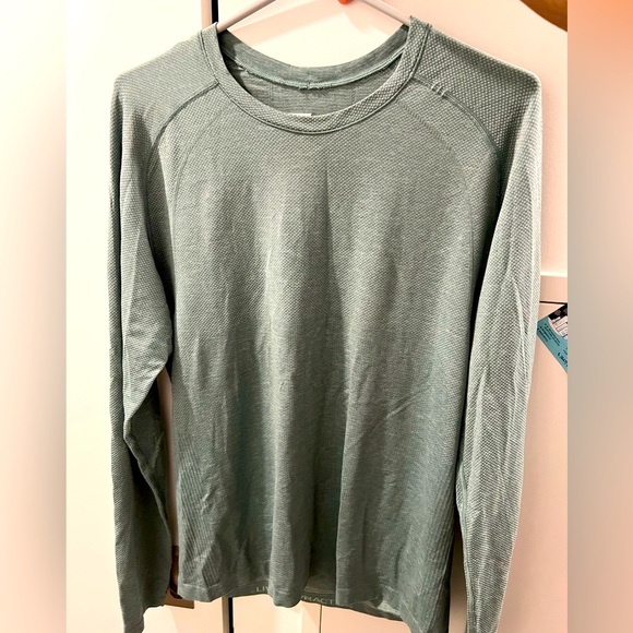COPY - Used condition: Lululemon Metal Vent long sleeve- Medium size - Picture 1 of 2